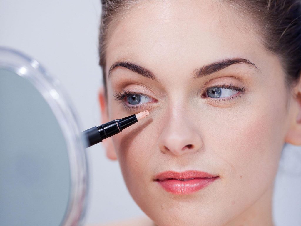 How to apply concealer to eye area? Tested application methods